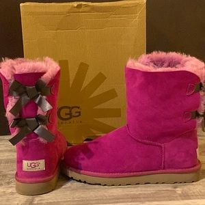UGG , size 7 , Fuschia